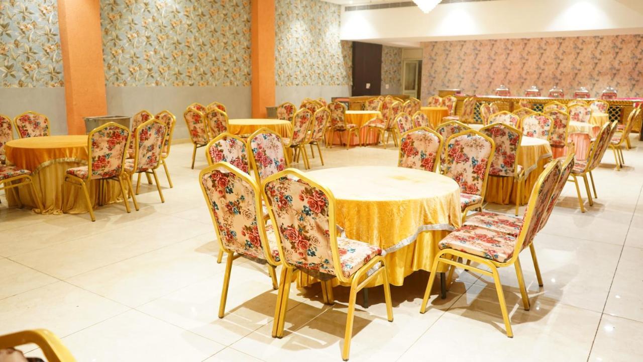 Aa Hotels & Resorts Zirakpur Buitenkant foto