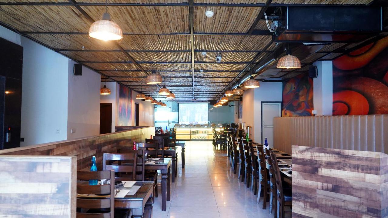 Aa Hotels & Resorts Zirakpur Buitenkant foto