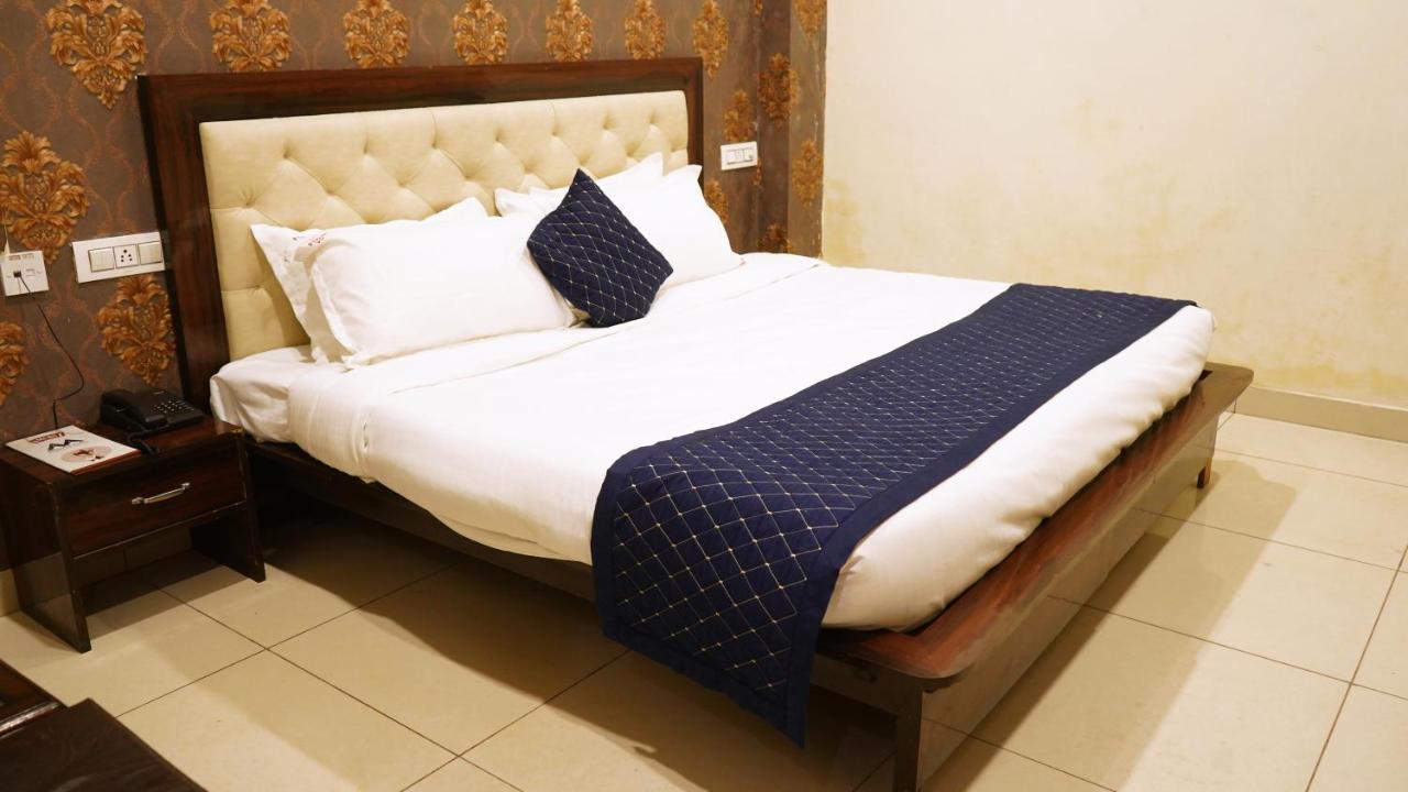 Aa Hotels & Resorts Zirakpur Buitenkant foto